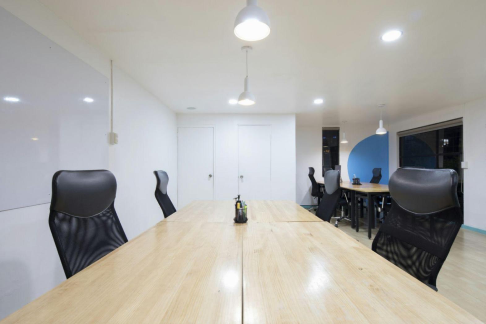 Diverse learning approaches visualization showing different methods of financial education