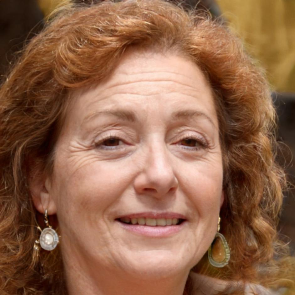 Evelyn Thornfield, Senior Financial Education Specialist