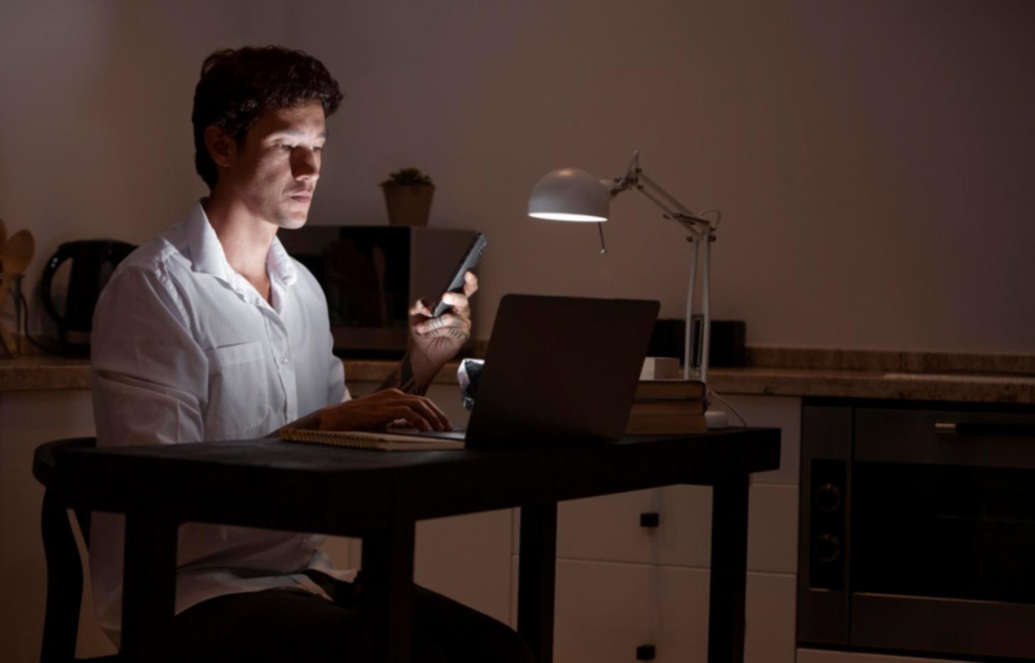 Advanced financial analysis workshop with real business case studies and planning materials